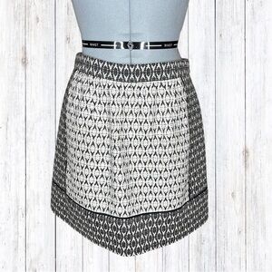 J Crew Mini Skirt Woven Black & Ivory Pockets Size 4